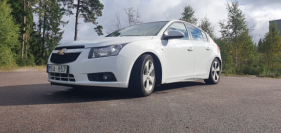 Chevrolet Cruze 2 of 10