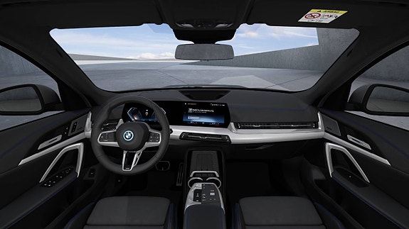 BMW iX1 5 of 11