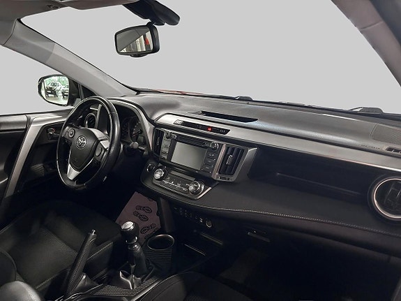 Toyota RAV4 9 of 18