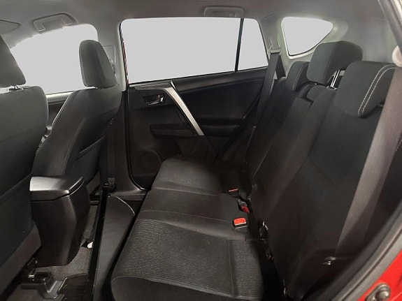 Toyota RAV4 10 of 18