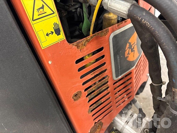 Redskapsbärare Ditch Witch R300 6 of 6