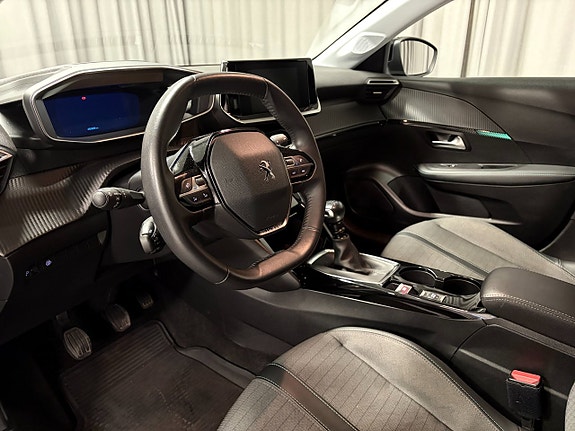 Peugeot 208 8 of 13