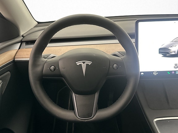 Tesla Model Y 12 of 30