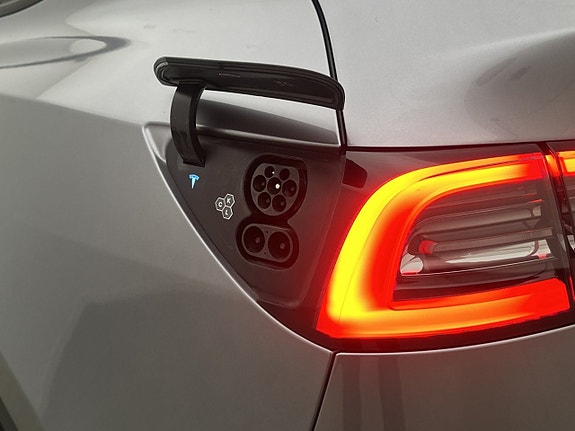 Tesla Model Y 29 of 30