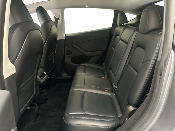 Tesla Model Y 27 of 30