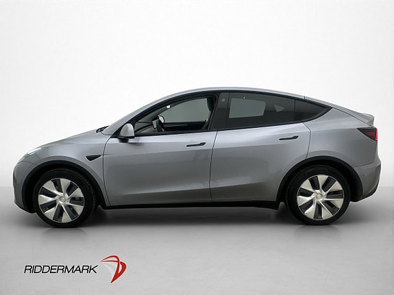 Tesla Model Y 7 of 30