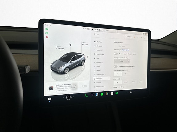 Tesla Model Y 22 of 30