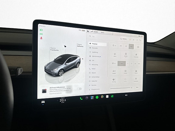 Tesla Model Y 18 of 30