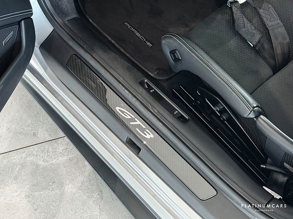 Porsche 911 18 of 23