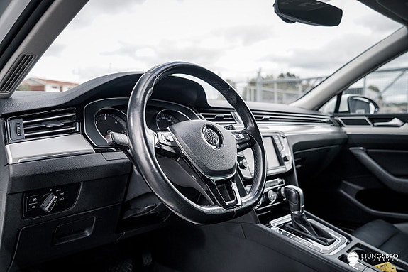 Volkswagen Passat 5 of 11