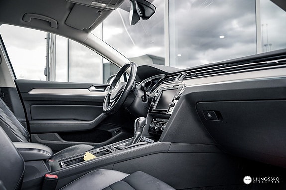 Volkswagen Passat 10 of 11