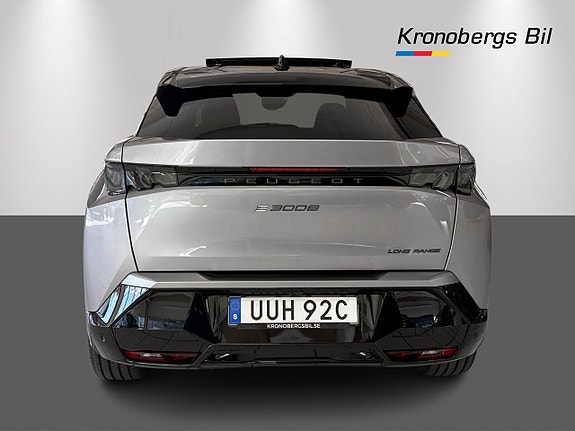 Peugeot e-3008 5 of 23
