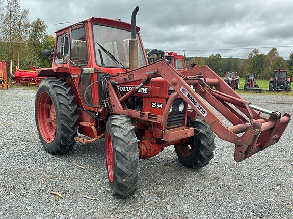 Traktor med lastare BM VOLVO 2254 3 of 6