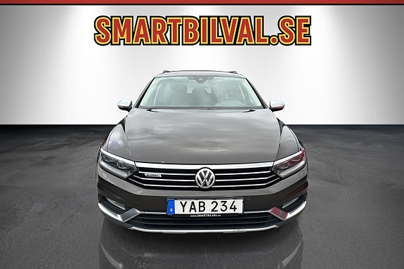 Volkswagen Passat Alltrack 8 of 30