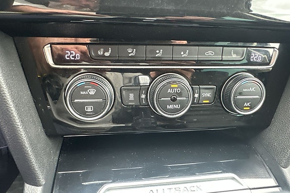 Volkswagen Passat Alltrack 26 of 30