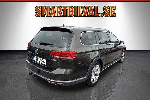 Volkswagen Passat Alltrack 5 of 30