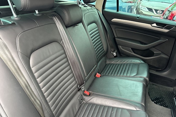Volkswagen Passat Alltrack 11 of 30