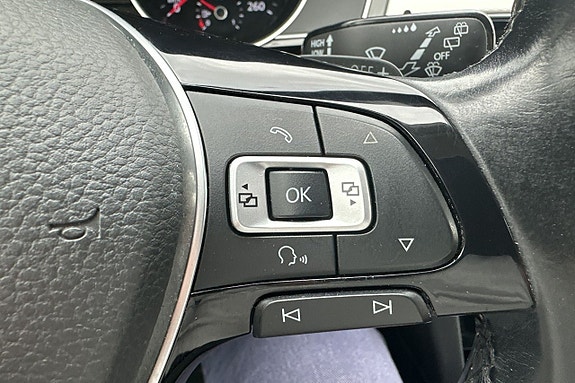 Volkswagen Passat Alltrack 24 of 30