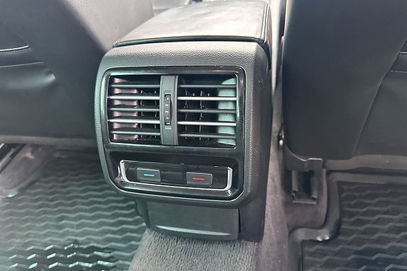 Volkswagen Passat Alltrack 10 of 30