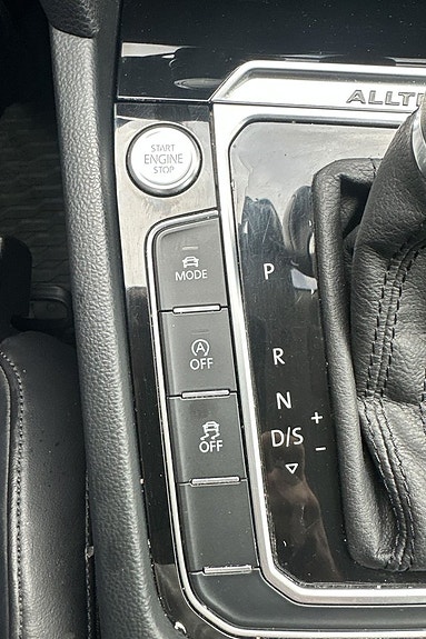 Volkswagen Passat Alltrack 25 of 30