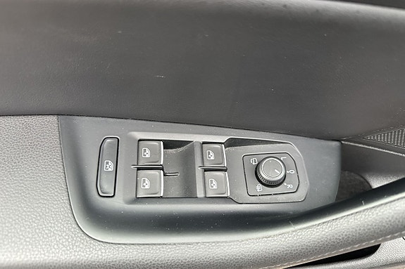 Volkswagen Passat Alltrack 21 of 30