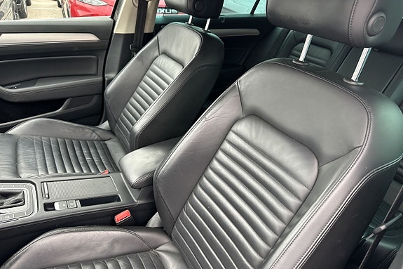 Volkswagen Passat Alltrack 18 of 30