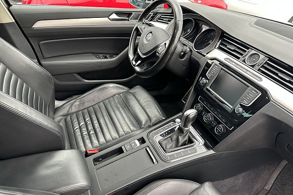 Volkswagen Passat Alltrack 16 of 30