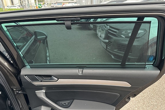 Volkswagen Passat Alltrack 12 of 30