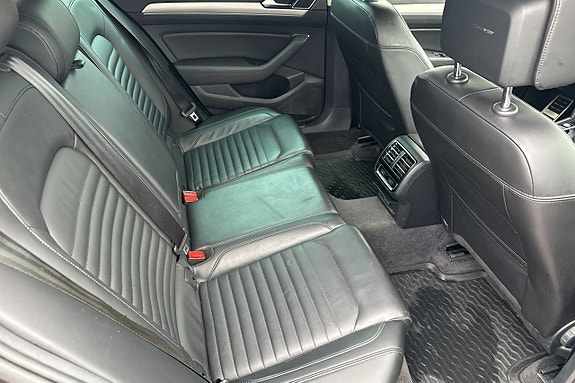 Volkswagen Passat Alltrack 9 of 30