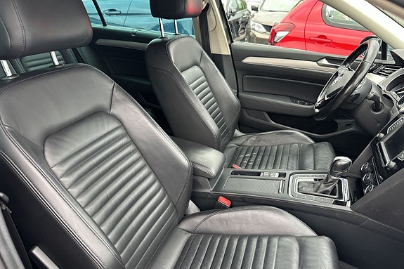 Volkswagen Passat Alltrack 14 of 30