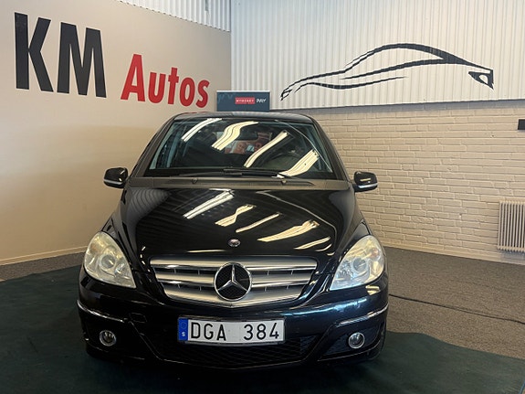 Mercedes-Benz B170 2 of 10