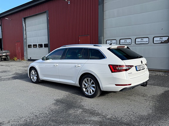 Skoda Superb 9 of 28