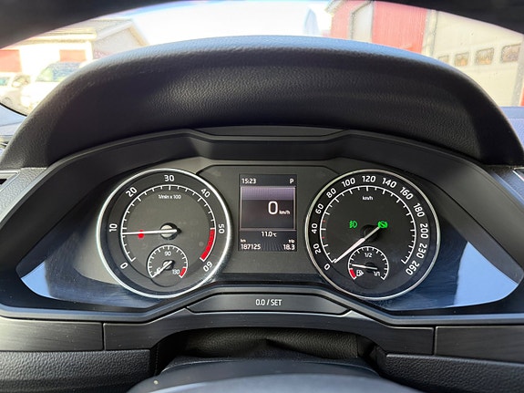 Skoda Superb 27 of 28