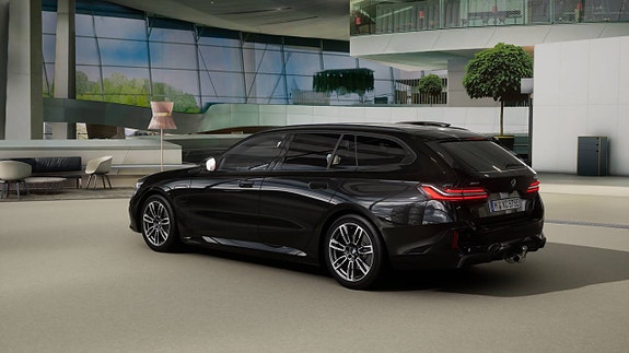 BMW 530e 2 of 4