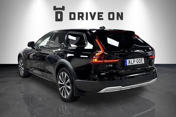 Volvo V90 Cross Country 3 of 29
