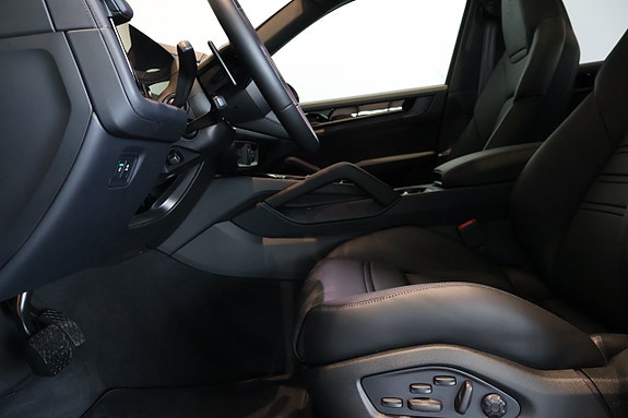 Porsche Cayenne 5 of 10