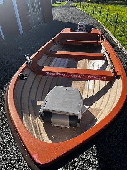 Plastbåt / fiske / fritid längd 4,5 m med 15 hk Johnson på 80 km trailer. 2 of 5