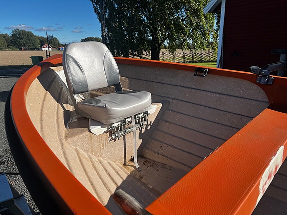 Plastbåt / fiske / fritid längd 4,5 m med 15 hk Johnson på 80 km trailer. 4 of 5