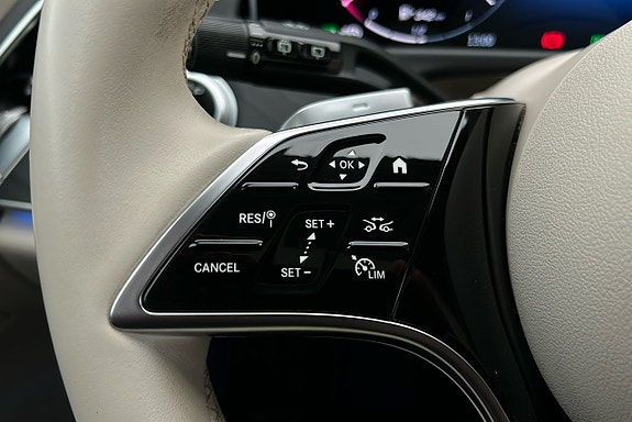 Mercedes-Benz E300 de 27 of 29