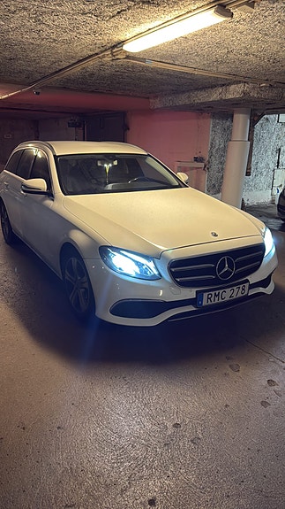 Mercedes-Benz E200 4 of 5