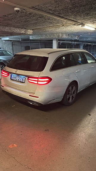 Mercedes-Benz E200 2 of 5