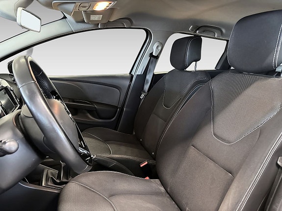 Renault Clio 9 of 13