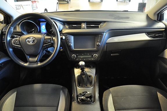 Toyota Avensis 9 of 14