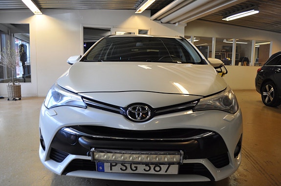 Toyota Avensis 8 of 14