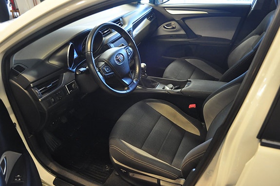 Toyota Avensis 10 of 14