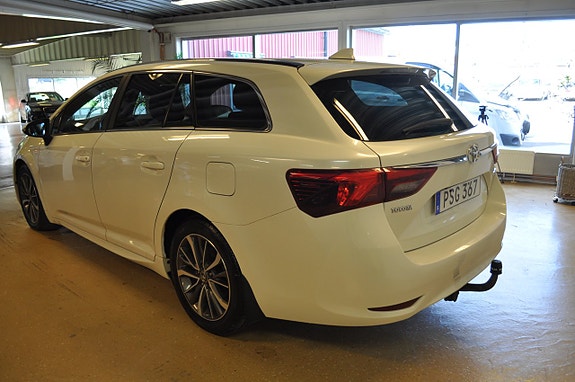 Toyota Avensis 4 of 14