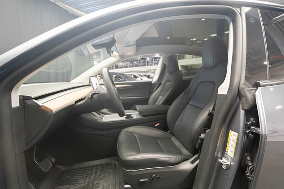 Tesla Model Y 17 of 22