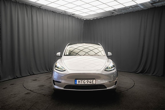 Tesla Model Y 4 of 22