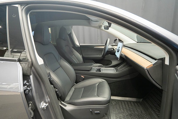 Tesla Model Y 18 of 22