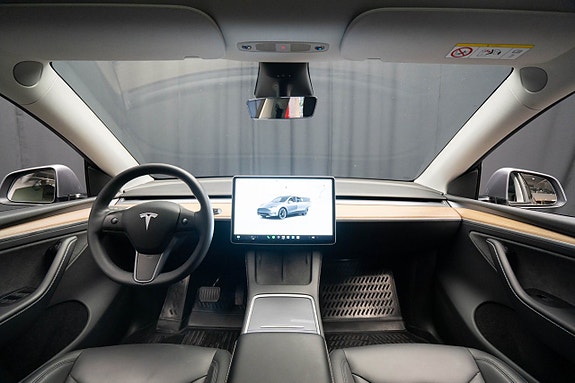 Tesla Model Y 13 of 22